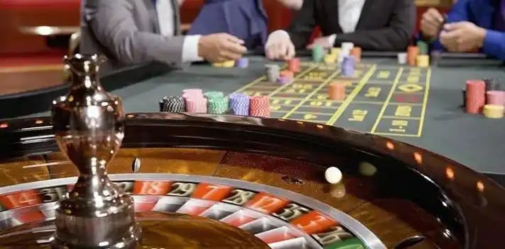 Responsible gaming guidance shown beside ek444 latest wins content